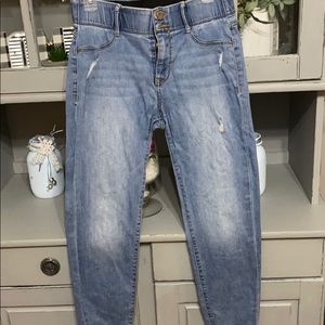 Distressed denim capris